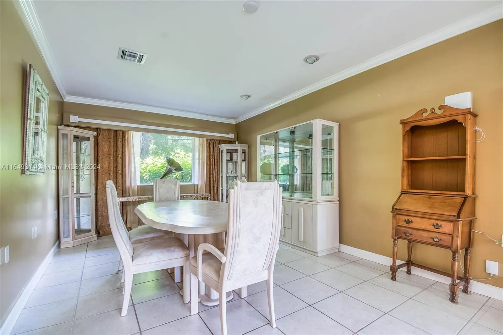 Palmetto Bay, Florida 33158, United States, 3 Bedrooms Bedrooms, ,2 BathroomsBathrooms,Residential,Pending,46342