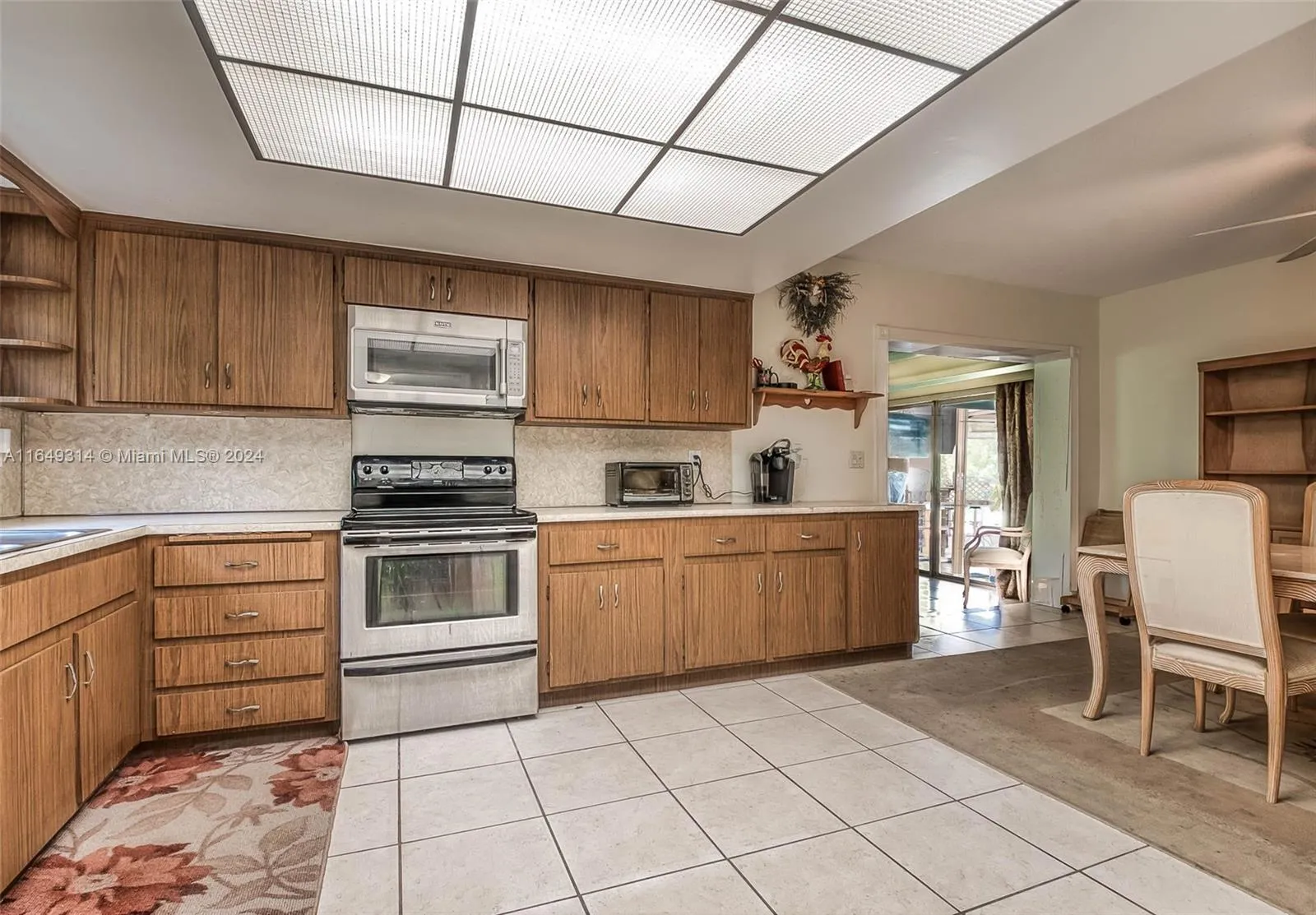 Palmetto Bay, Florida 33158, United States, 3 Bedrooms Bedrooms, ,2 BathroomsBathrooms,Residential,Pending,46342