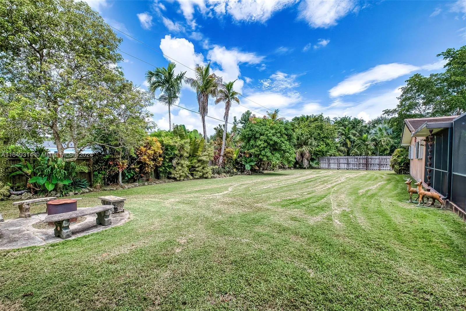 Palmetto Bay, Florida 33158, United States, 3 Bedrooms Bedrooms, ,2 BathroomsBathrooms,Residential,Pending,46342