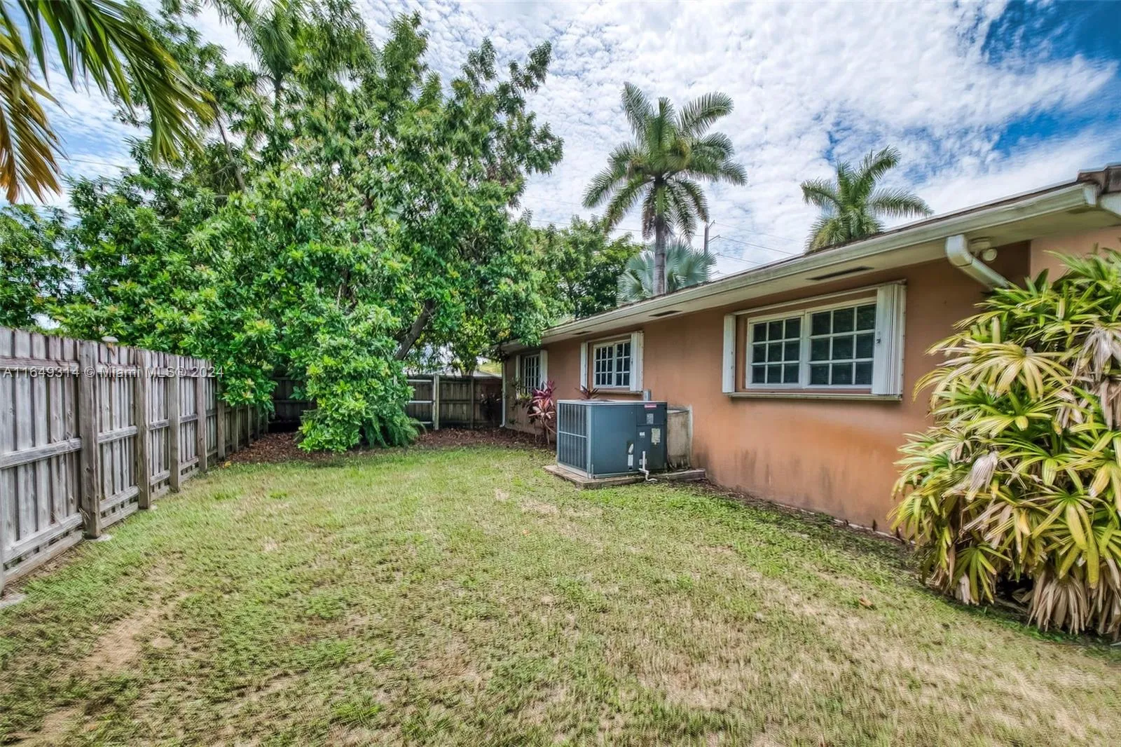 Palmetto Bay, Florida 33158, United States, 3 Bedrooms Bedrooms, ,2 BathroomsBathrooms,Residential,Pending,46342