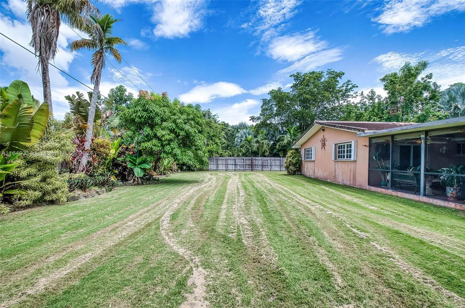 Palmetto Bay, Florida 33158, United States, 3 Bedrooms Bedrooms, ,2 BathroomsBathrooms,Residential,Pending,46342