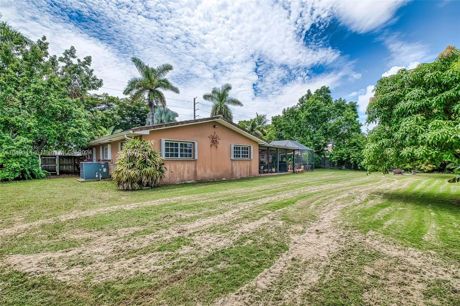 Palmetto Bay, Florida 33158, United States, 3 Bedrooms Bedrooms, ,2 BathroomsBathrooms,Residential,Pending,46342