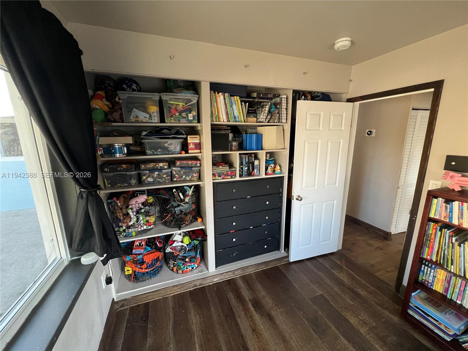 LAKEVIEW MANORS - Residential Lease