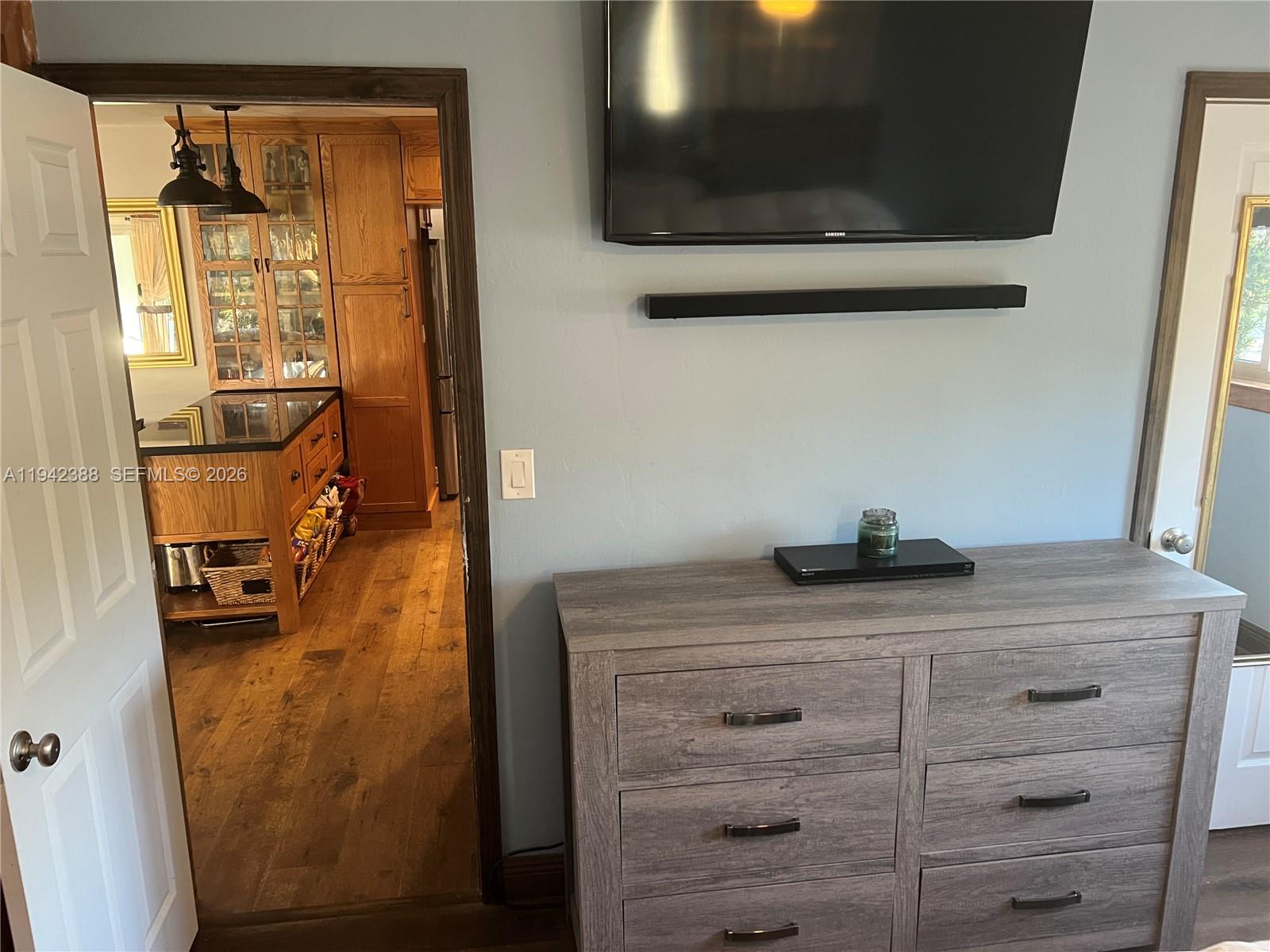 LAKEVIEW MANORS - Residential Lease