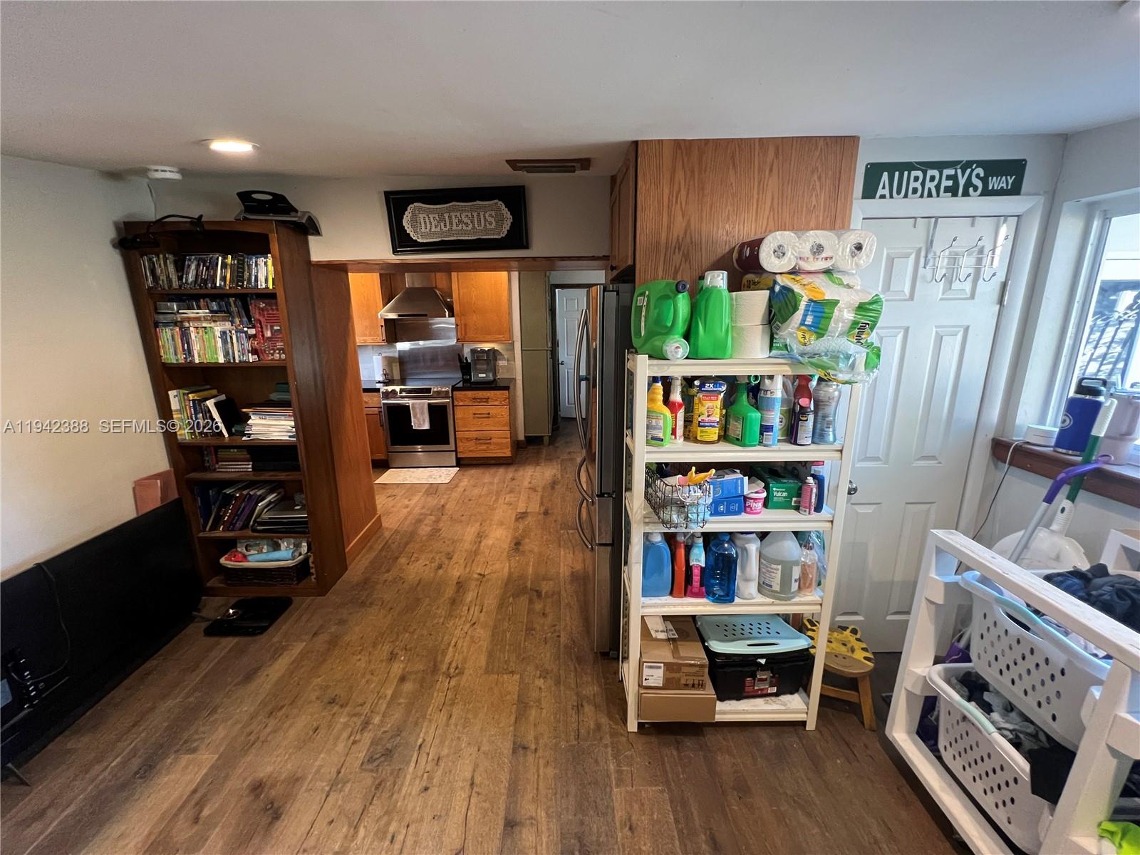 LAKEVIEW MANORS - Residential Lease