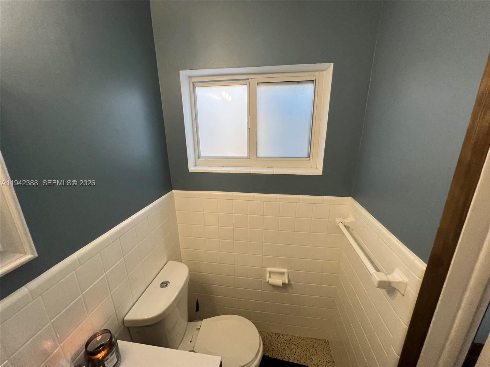 LAKEVIEW MANORS - Residential Lease