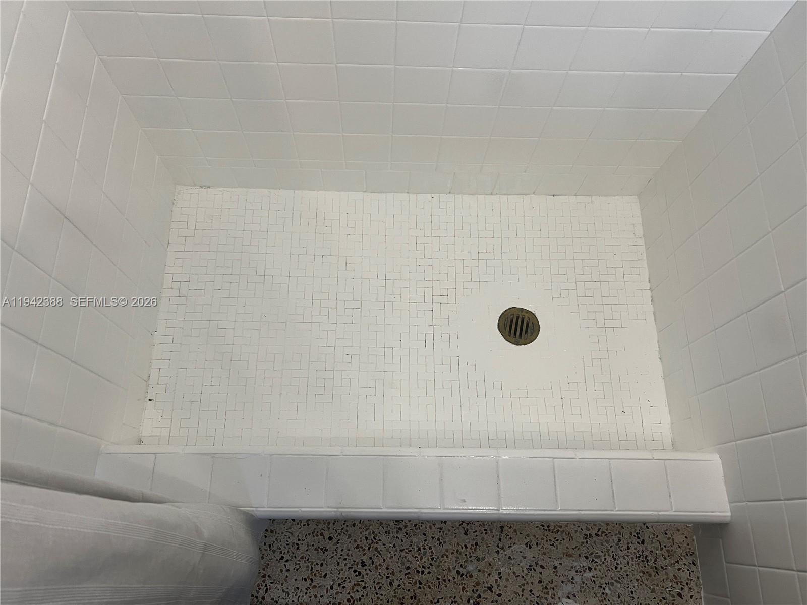 LAKEVIEW MANORS - Residential Lease