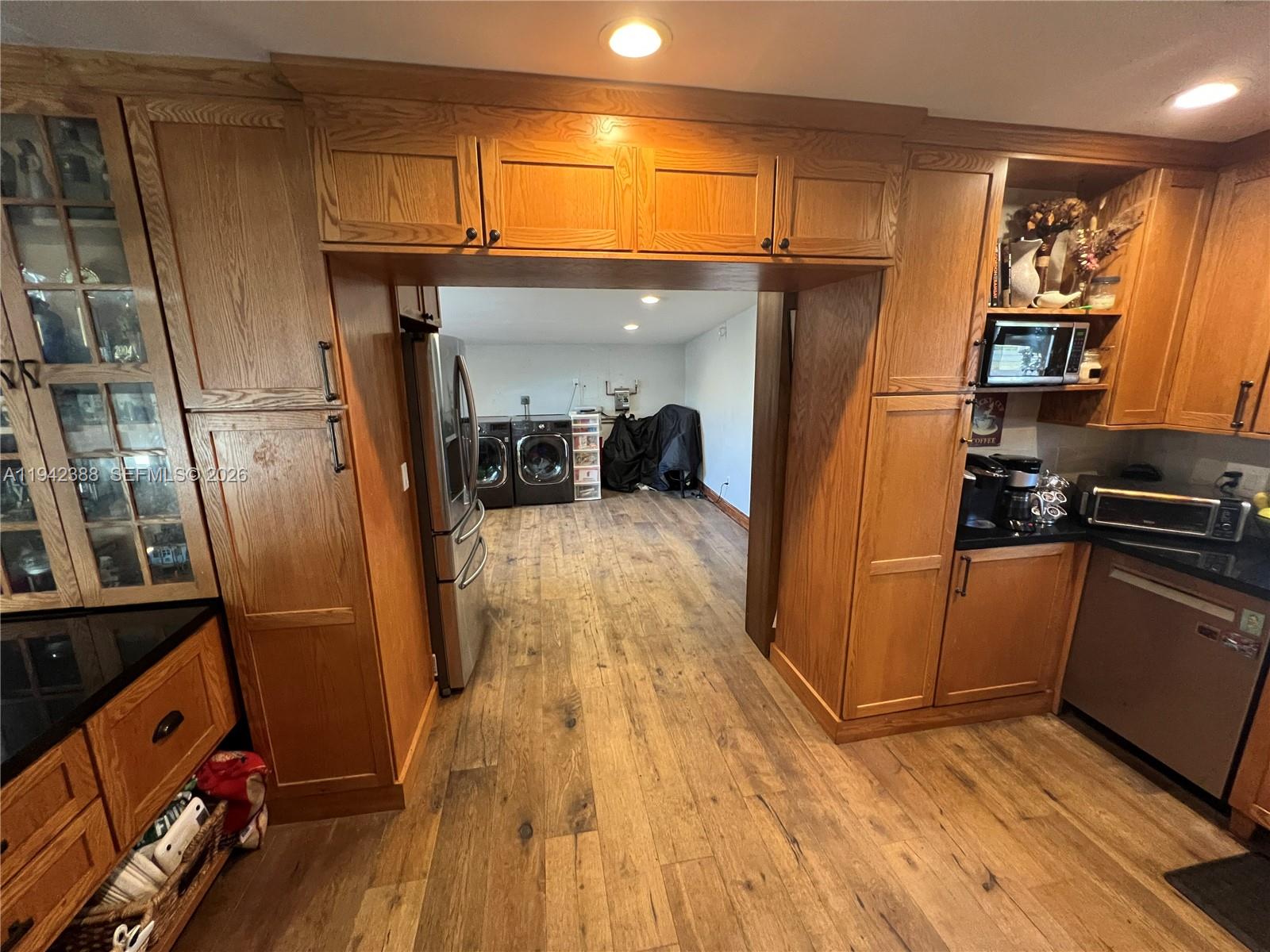 LAKEVIEW MANORS - Residential Lease