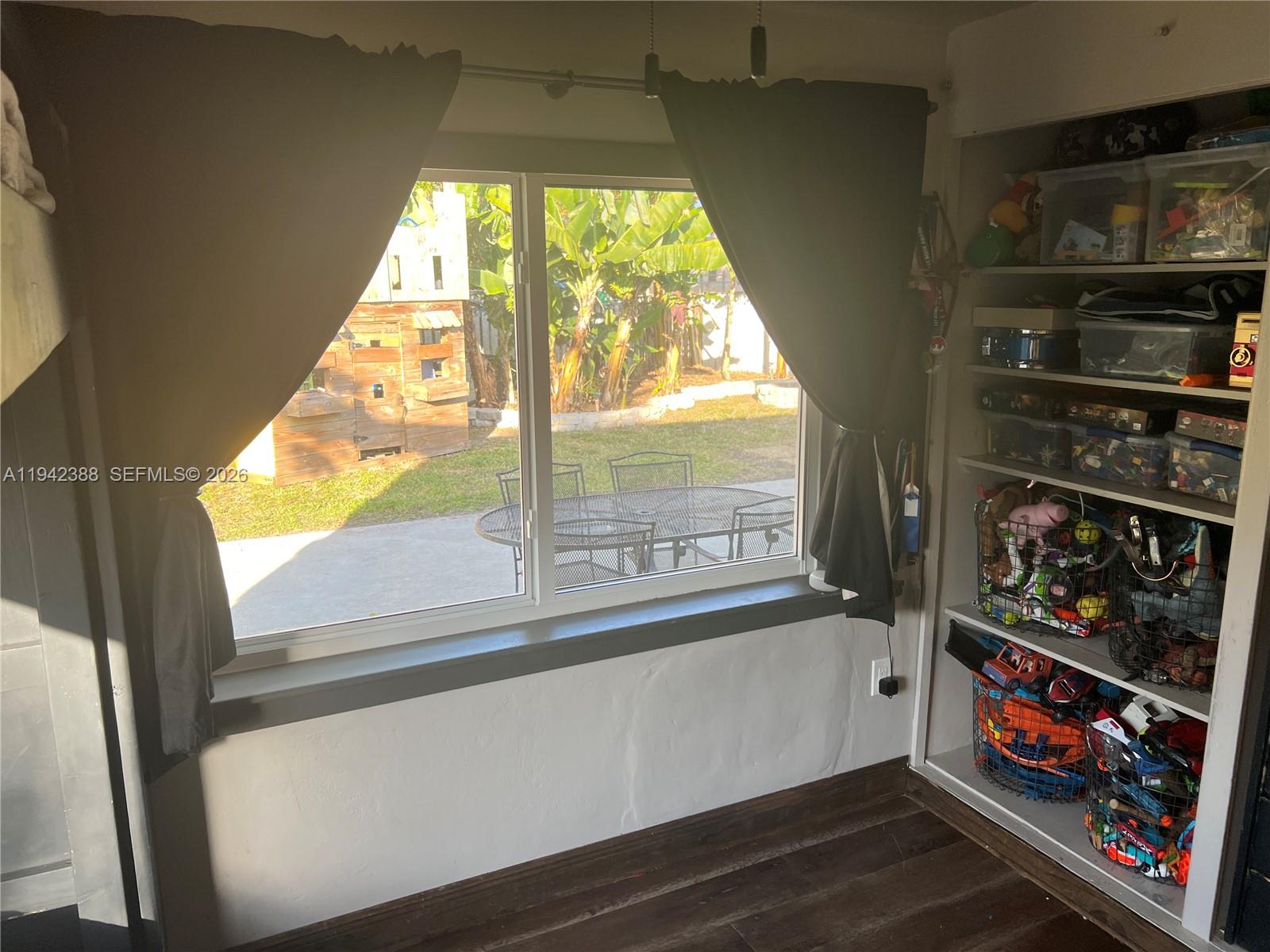 LAKEVIEW MANORS - Residential Lease