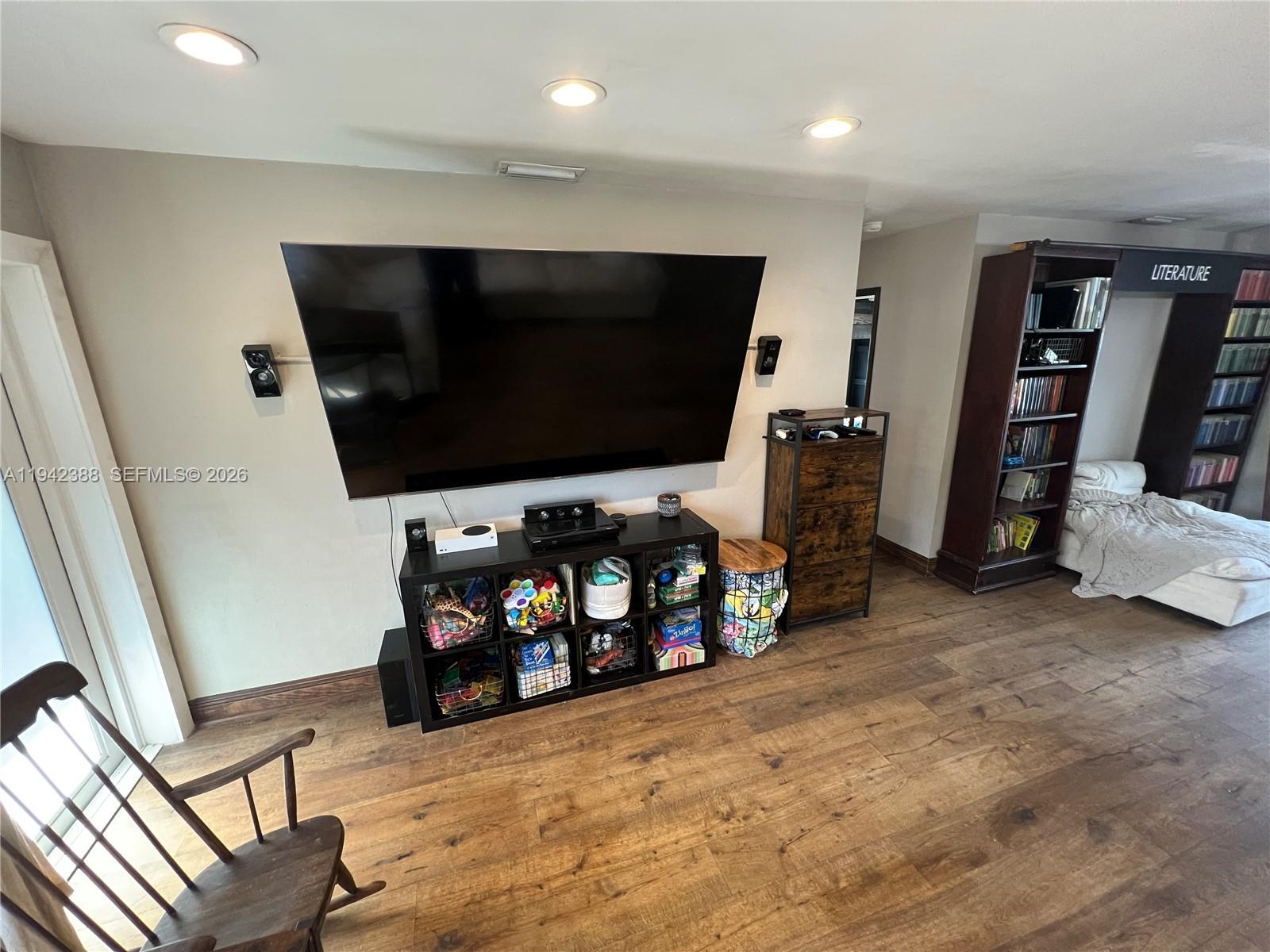 LAKEVIEW MANORS - Residential Lease