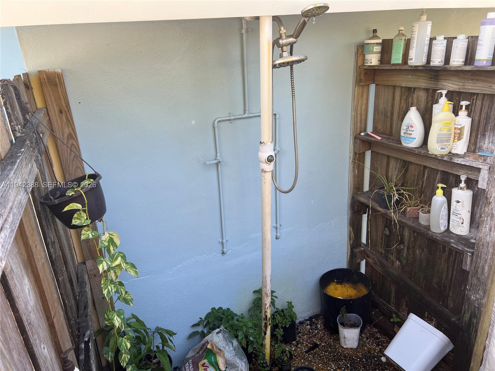 LAKEVIEW MANORS - Residential Lease