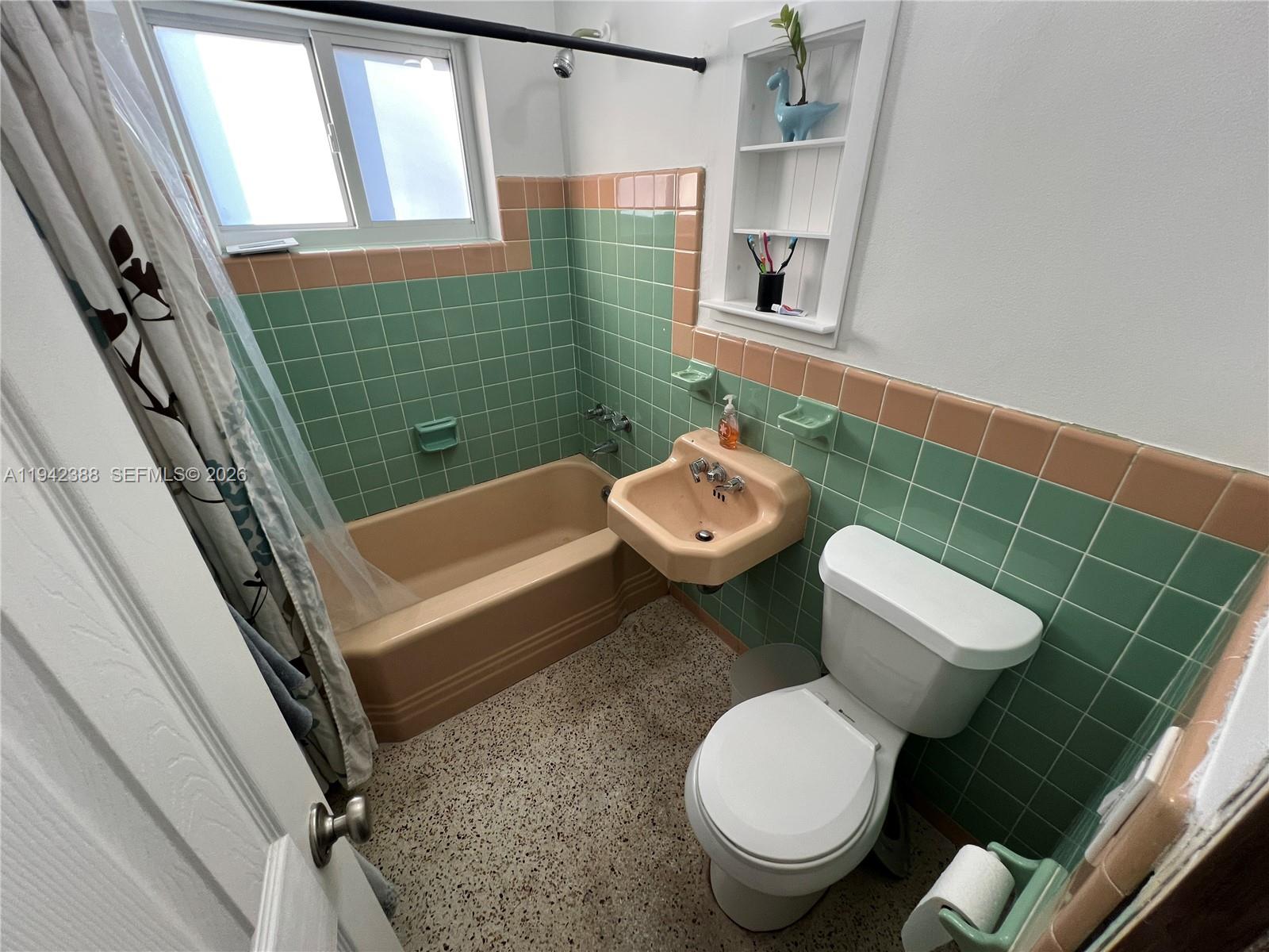 LAKEVIEW MANORS - Residential Lease