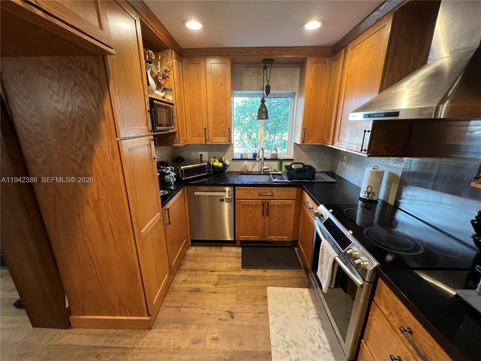 LAKEVIEW MANORS - Residential Lease