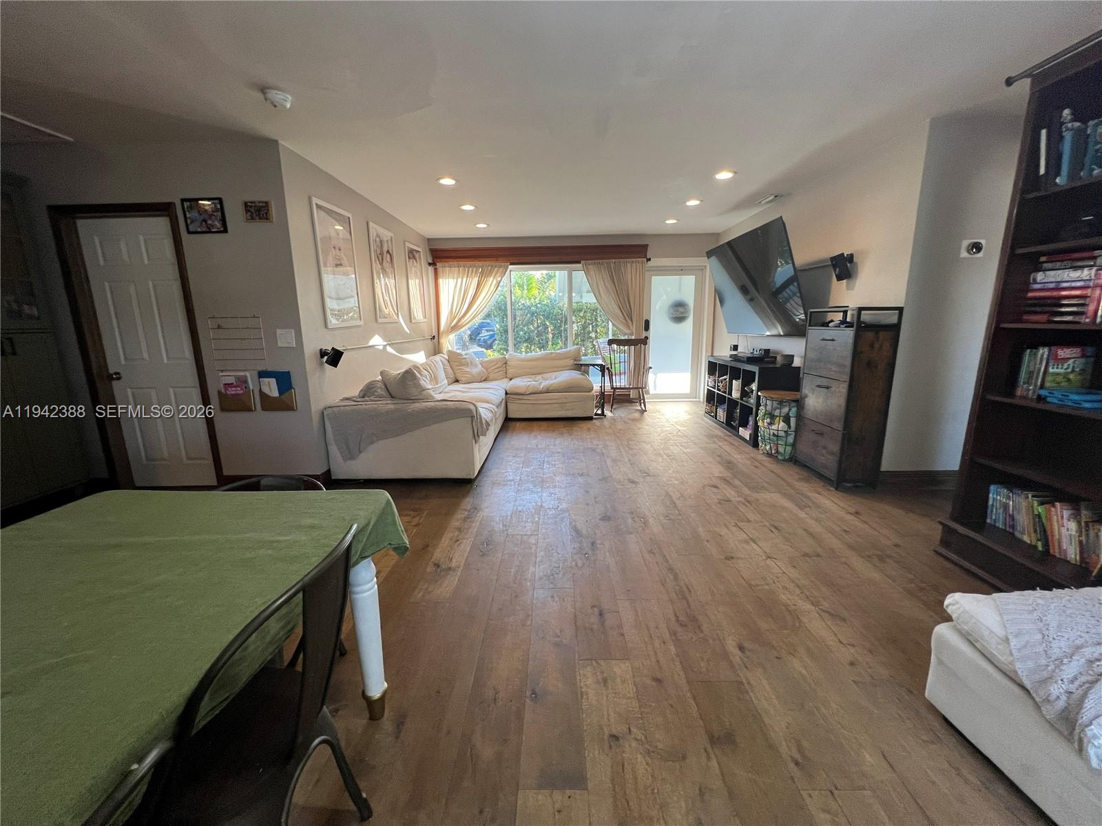 LAKEVIEW MANORS - Residential Lease