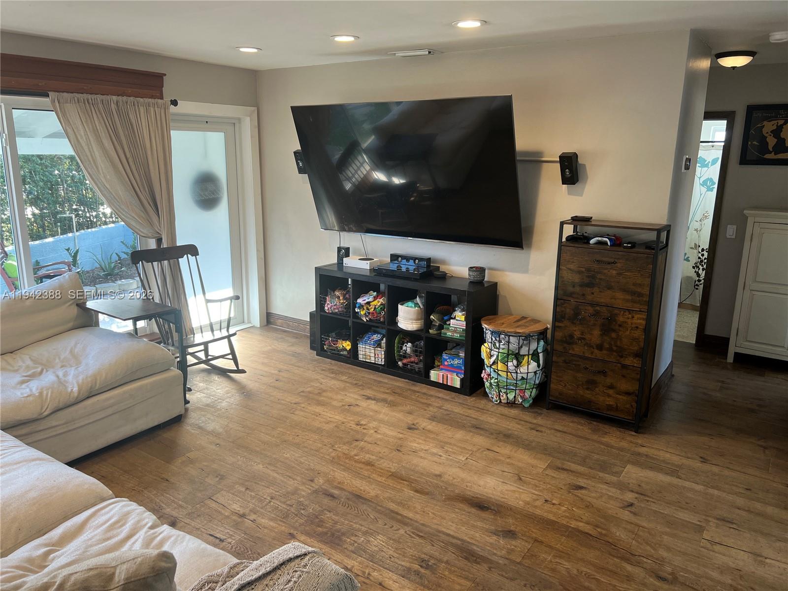 LAKEVIEW MANORS - Residential Lease