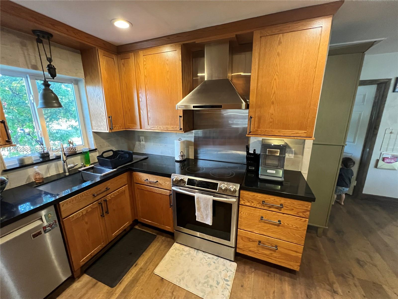 LAKEVIEW MANORS - Residential Lease