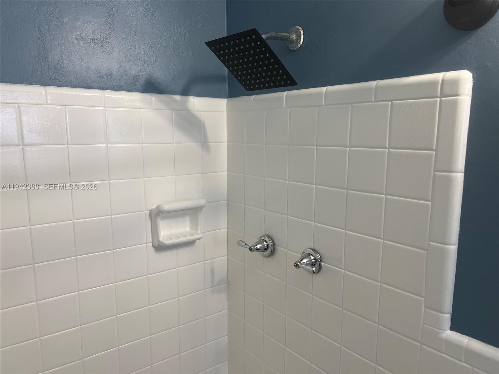 LAKEVIEW MANORS - Residential Lease