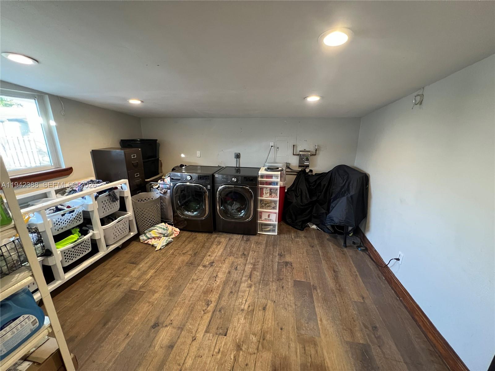 LAKEVIEW MANORS - Residential Lease