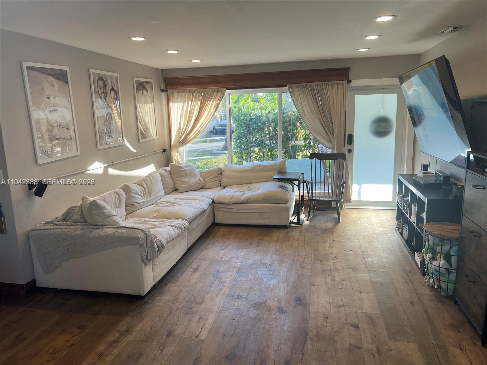 LAKEVIEW MANORS - Residential Lease