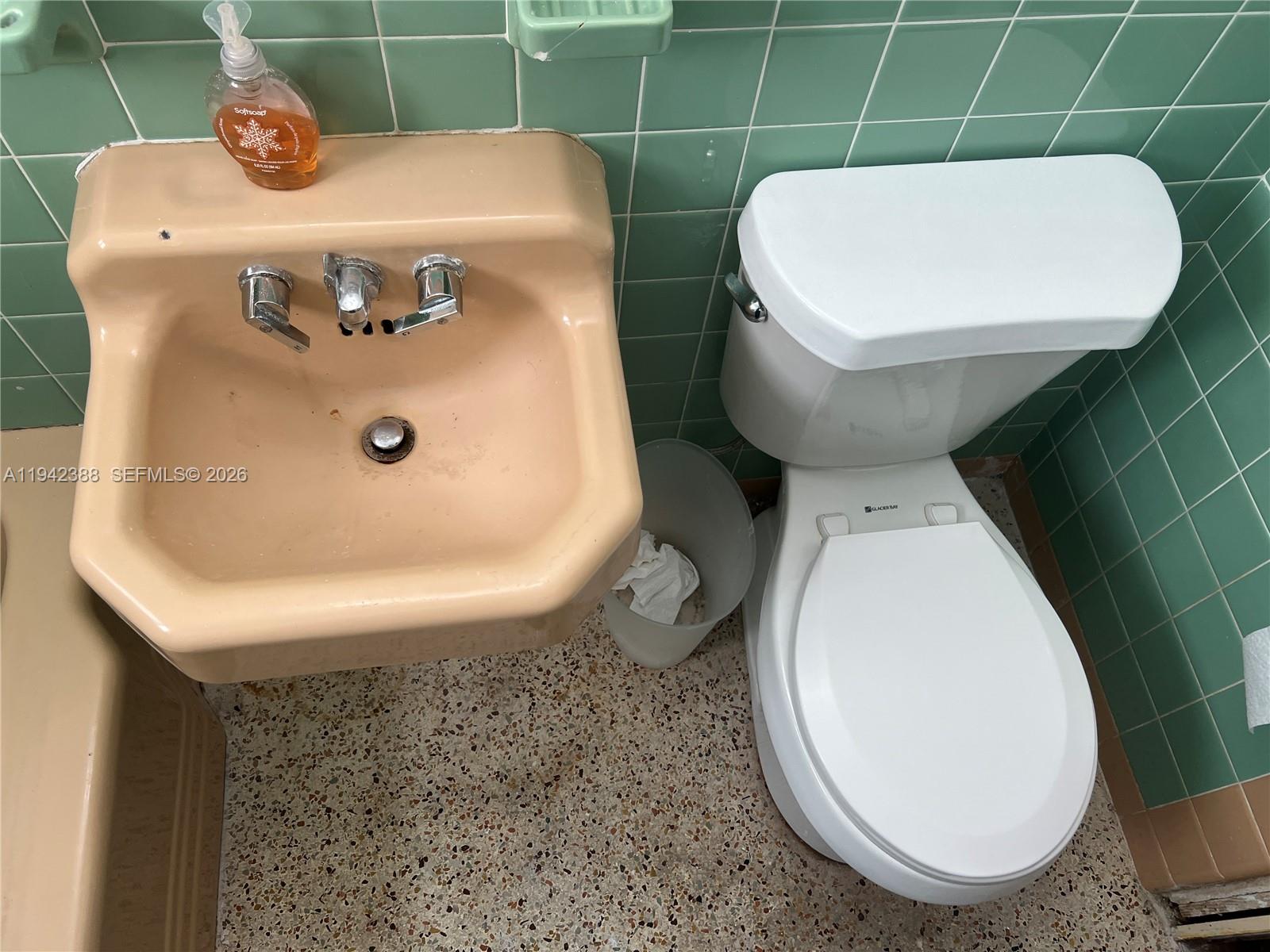 LAKEVIEW MANORS - Residential Lease