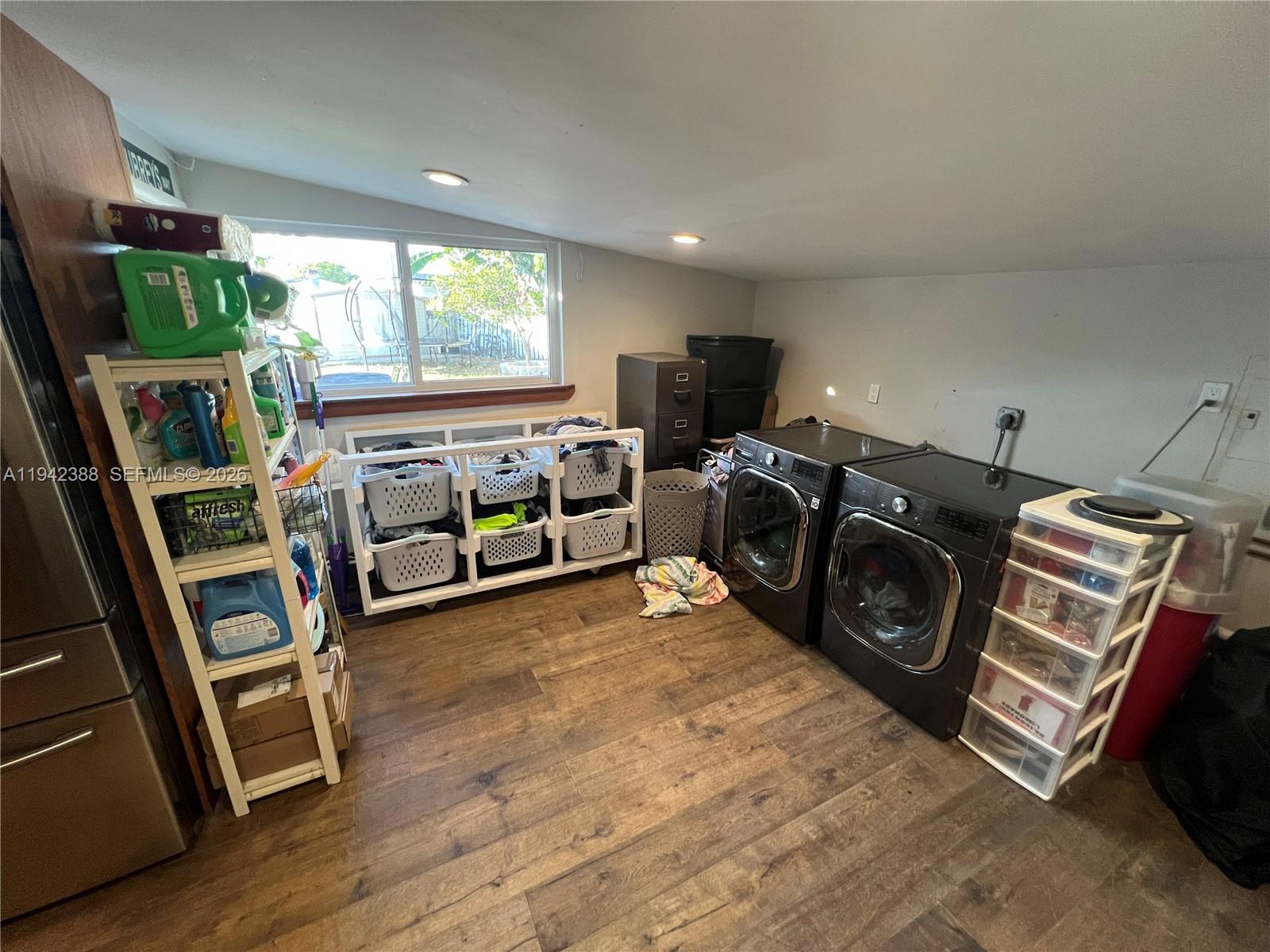 LAKEVIEW MANORS - Residential Lease