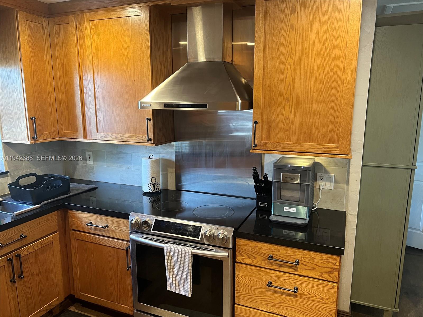 LAKEVIEW MANORS - Residential Lease