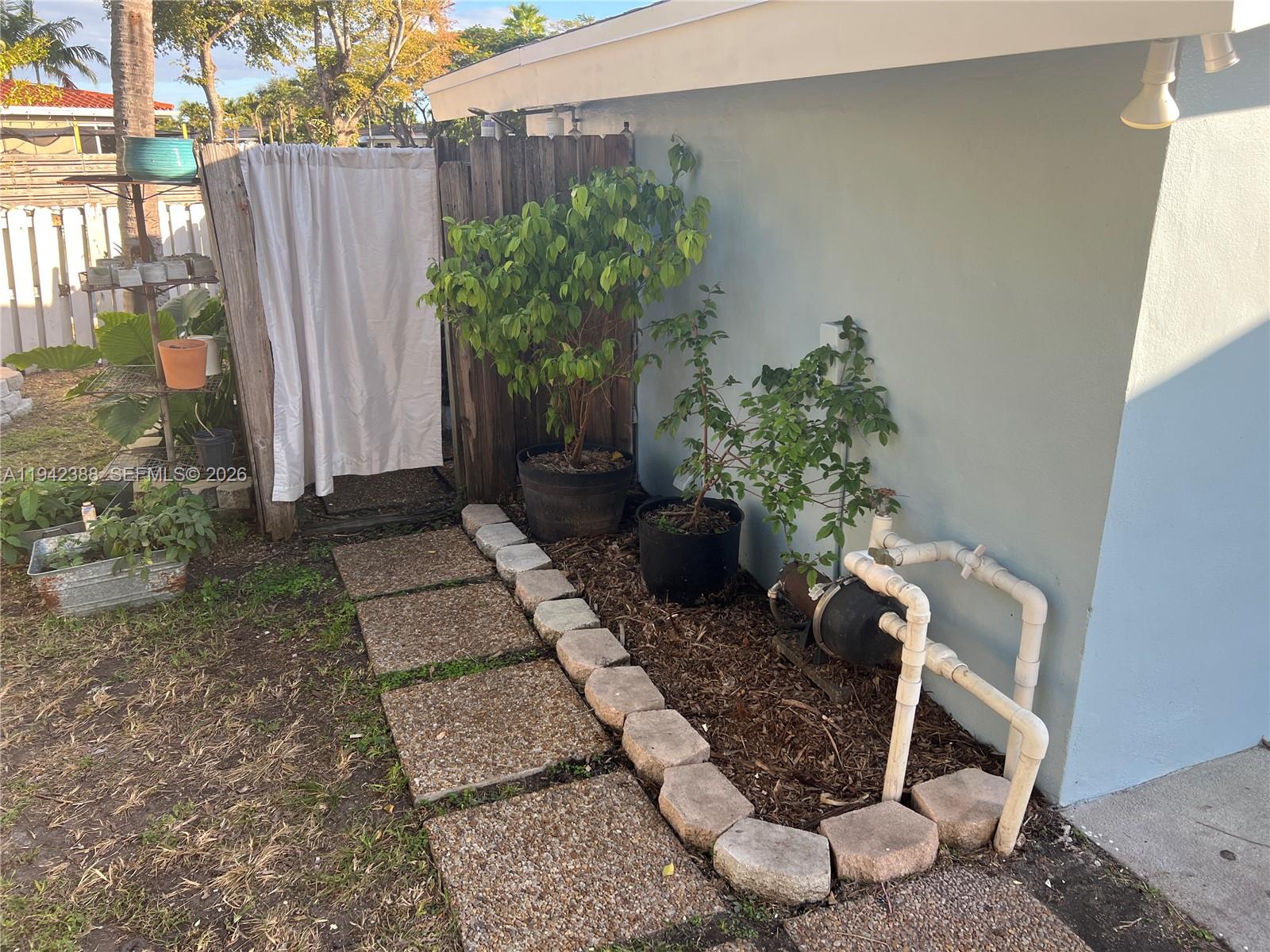 LAKEVIEW MANORS - Residential Lease