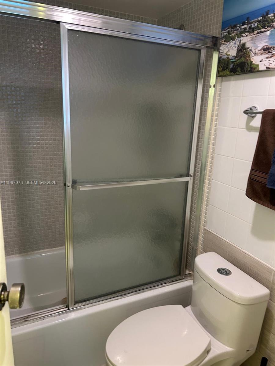 CONDOMINIUM 1 OF ENVIRON - Residential Lease