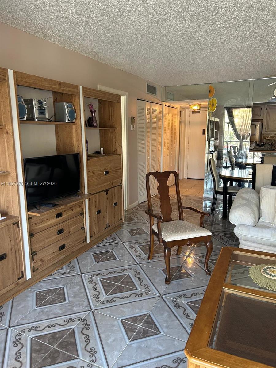 CONDOMINIUM 1 OF ENVIRON - Residential Lease