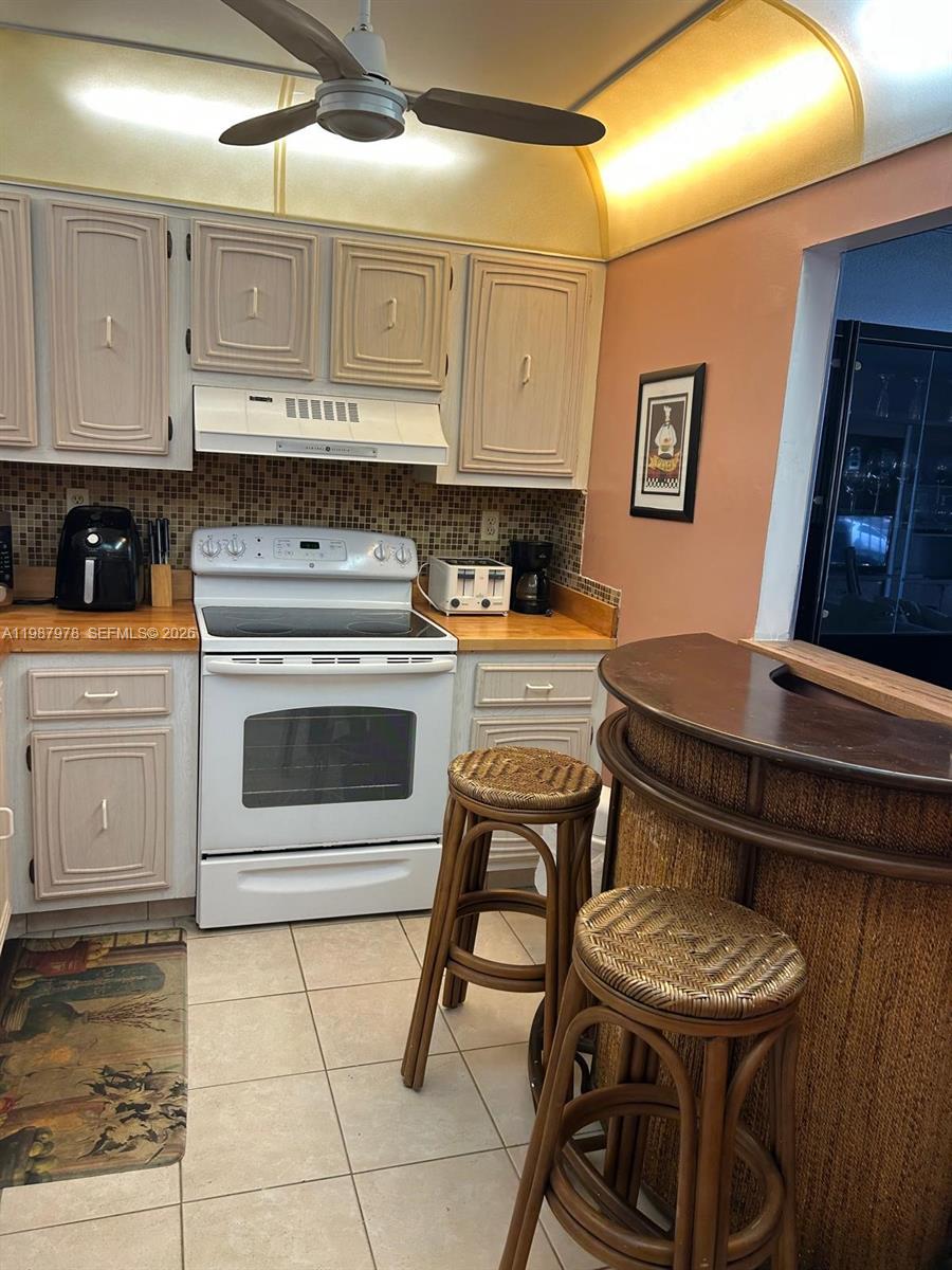 CONDOMINIUM 1 OF ENVIRON - Residential Lease