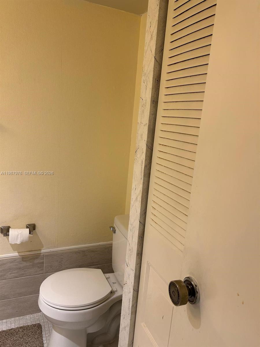 CONDOMINIUM 1 OF ENVIRON - Residential Lease