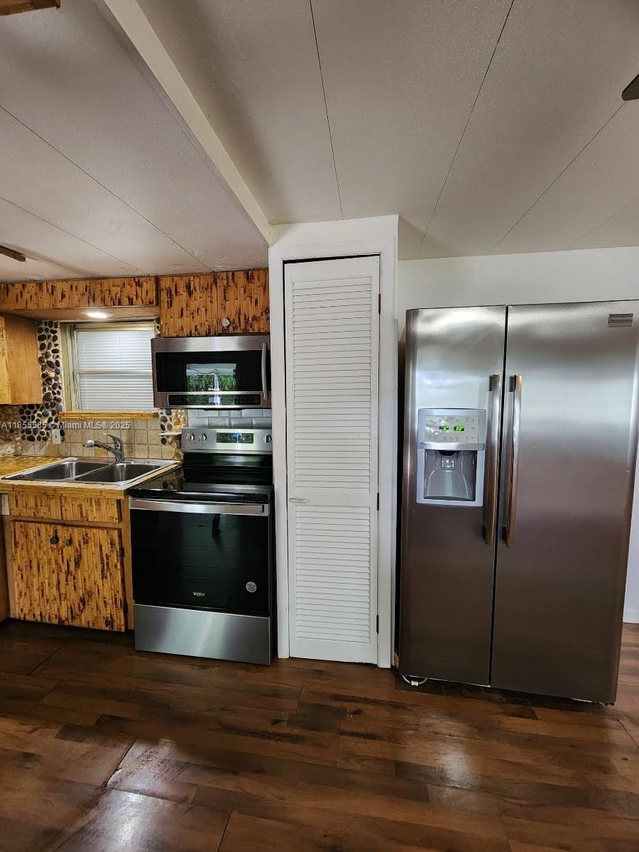 SANDALFOOT COVE SEC 1 - Residential Lease