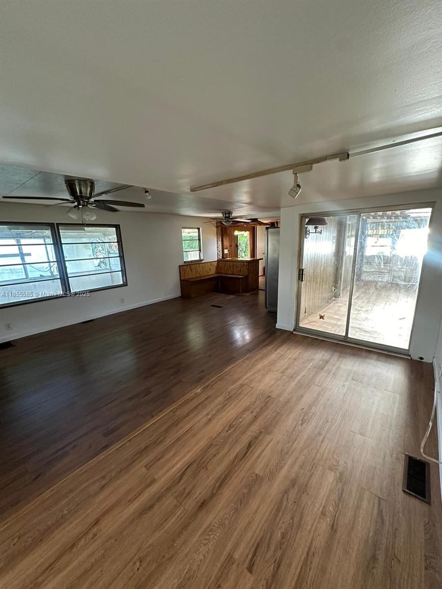 SANDALFOOT COVE SEC 1 - Residential Lease