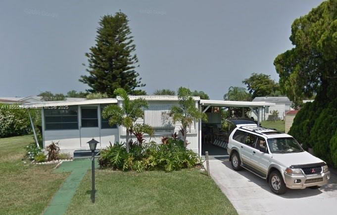 Beautiful mobile home in a great neighborhood. Freshly painted with newer appliances. Lawn care included in rent. Enjoy a roomy layout and a well-maintained property in a desirable location.
Introduction to Boca Raton, Florida
Don't miss out on the opportunity to make this lovely property your new home.
To apply for this rental, no prior evictions are accepted. Proof of income and credit will also be required. RAPID APPROVAL.
HABLAMOS ESPANOL
FALAMOS PORTUGUES
The coastal city of Boca Raton is located in Palm Beach County, Florida, about 20 miles north of Fort Lauderdale and 30 miles south of Palm Beach. The city is also situated about 50 miles north of Miami.