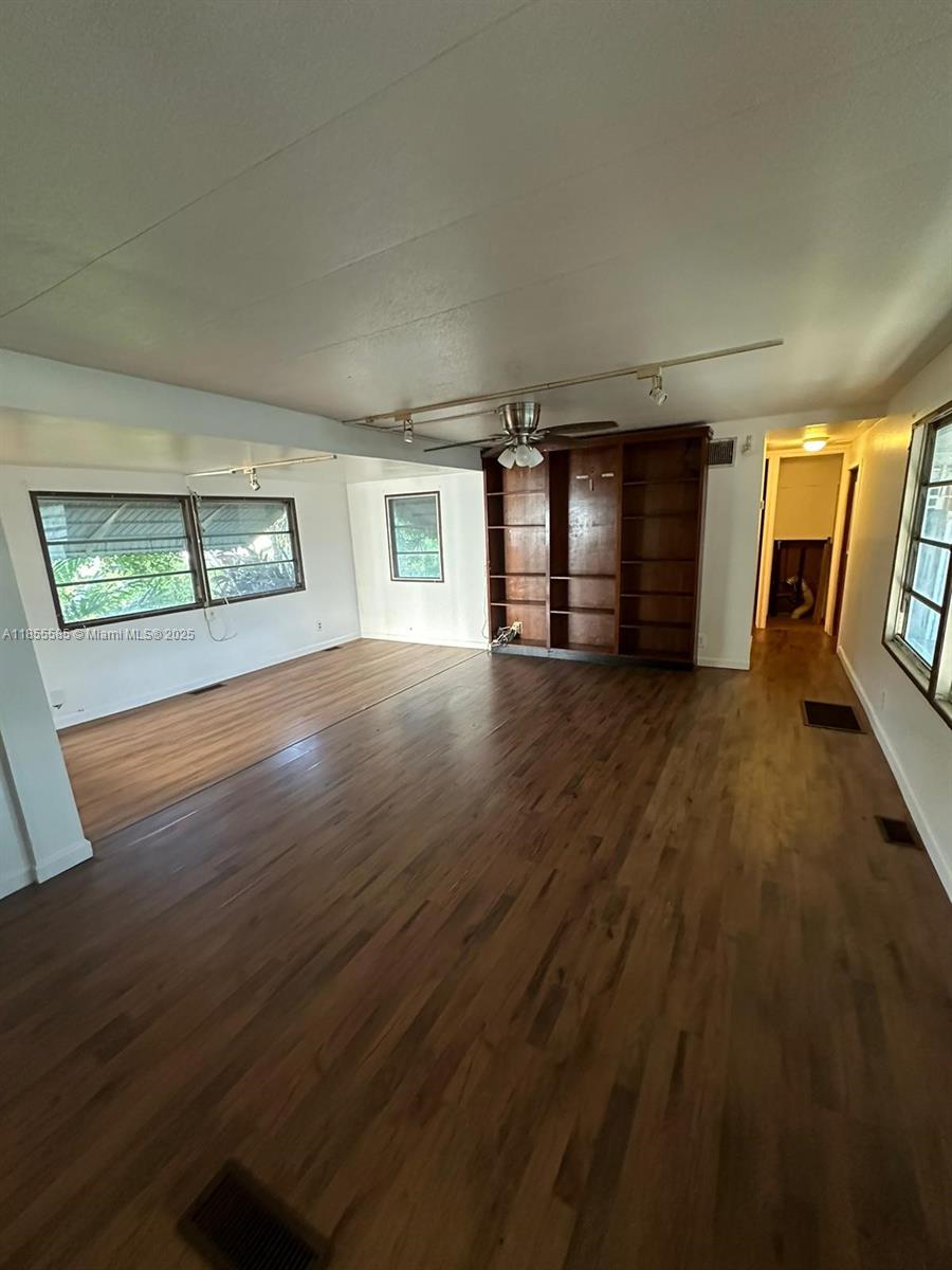 SANDALFOOT COVE SEC 1 - Residential Lease