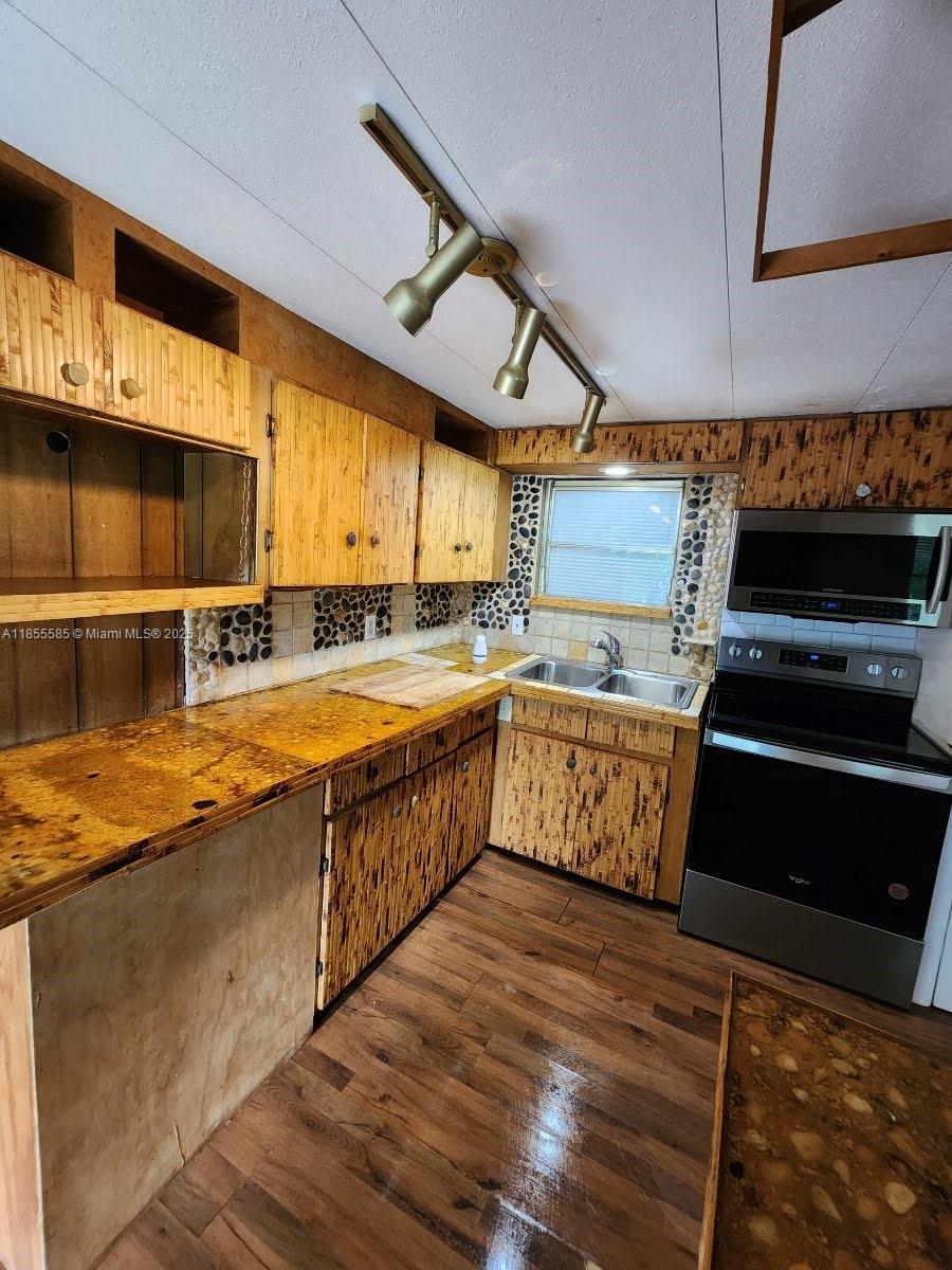 SANDALFOOT COVE SEC 1 - Residential Lease