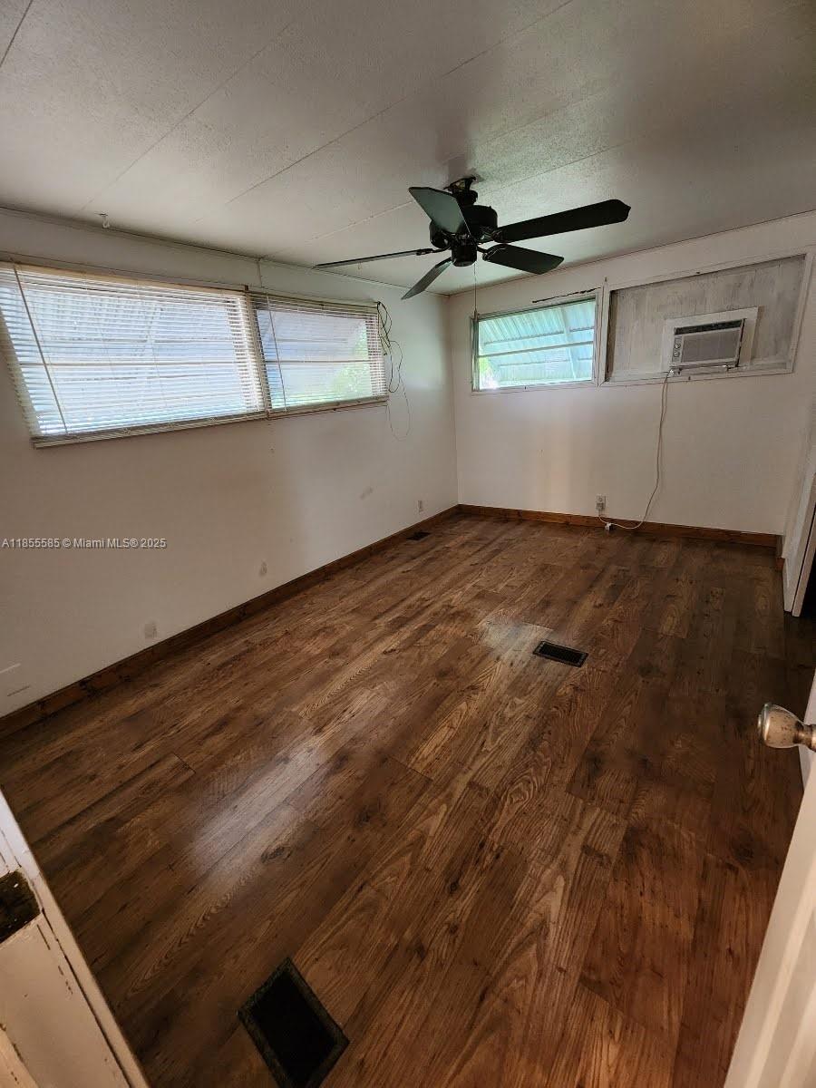 SANDALFOOT COVE SEC 1 - Residential Lease