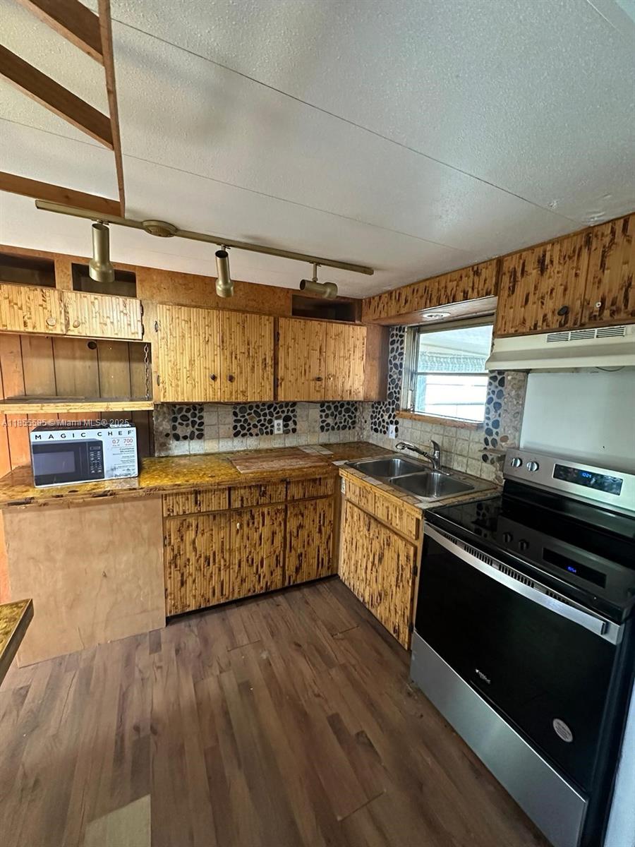 SANDALFOOT COVE SEC 1 - Residential Lease