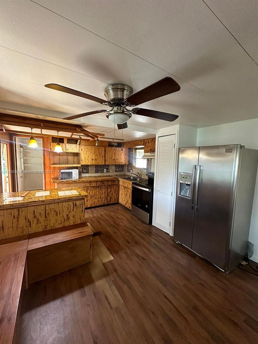 Beautiful mobile home in a great neighborhood. Freshly painted with newer appliances. Lawn care included in rent. Enjoy a roomy layout and a well-maintained property in a desirable location.
Introduction to Boca Raton, Florida

Don't miss out on the opportunity to make this lovely property your new home.

To apply for this rental, no prior evictions are accepted. Proof of income and credit will also be required. RAPID APPROVAL.

HABLAMOS ESPANOL
FALAMOS PORTUGUES

The coastal city of Boca Raton is located in Palm Beach County, Florida, about 20 miles north of Fort Lauderdale and 30 miles south of Palm Beach. The city is also situated about 50 miles north of Miami.