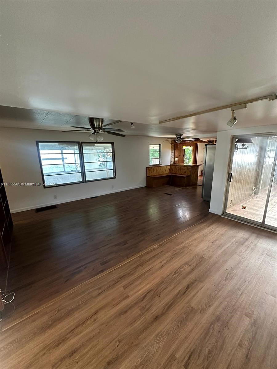 SANDALFOOT COVE SEC 1 - Residential Lease