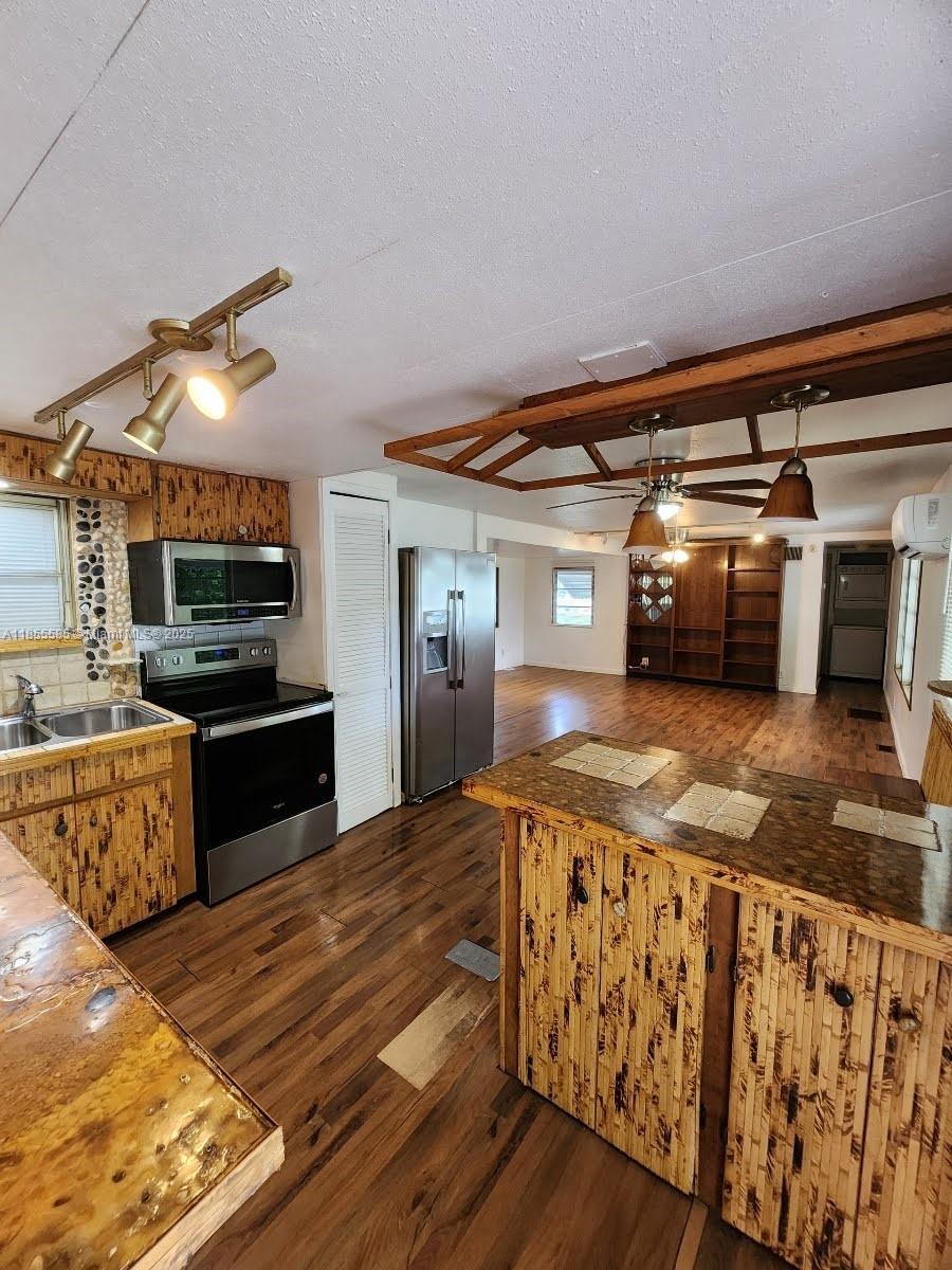 SANDALFOOT COVE SEC 1 - Residential Lease