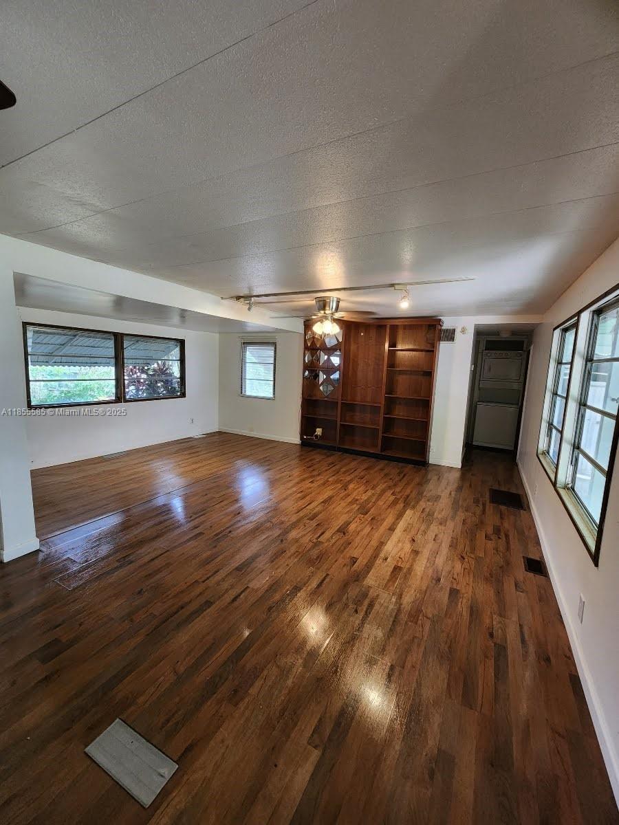 SANDALFOOT COVE SEC 1 - Residential Lease