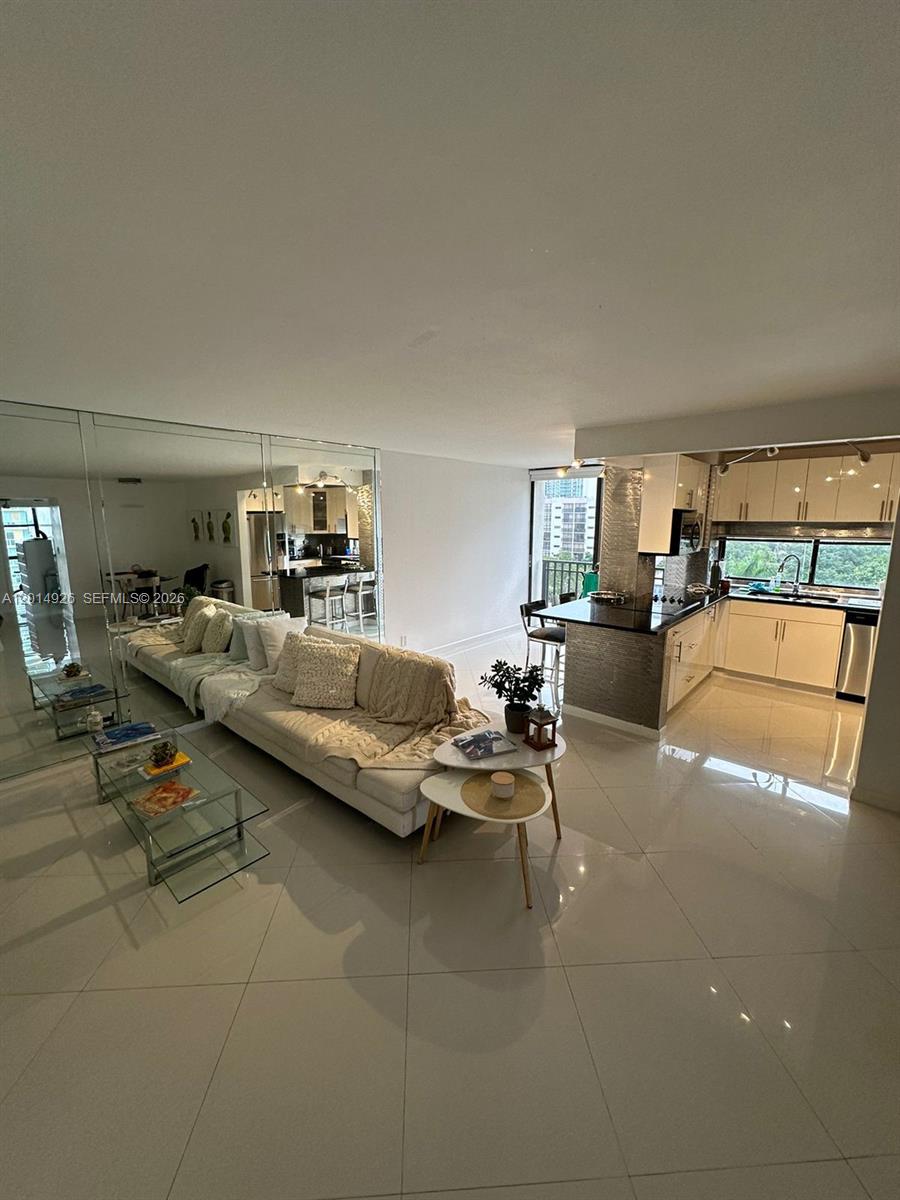 17021 N Bay Rd 815