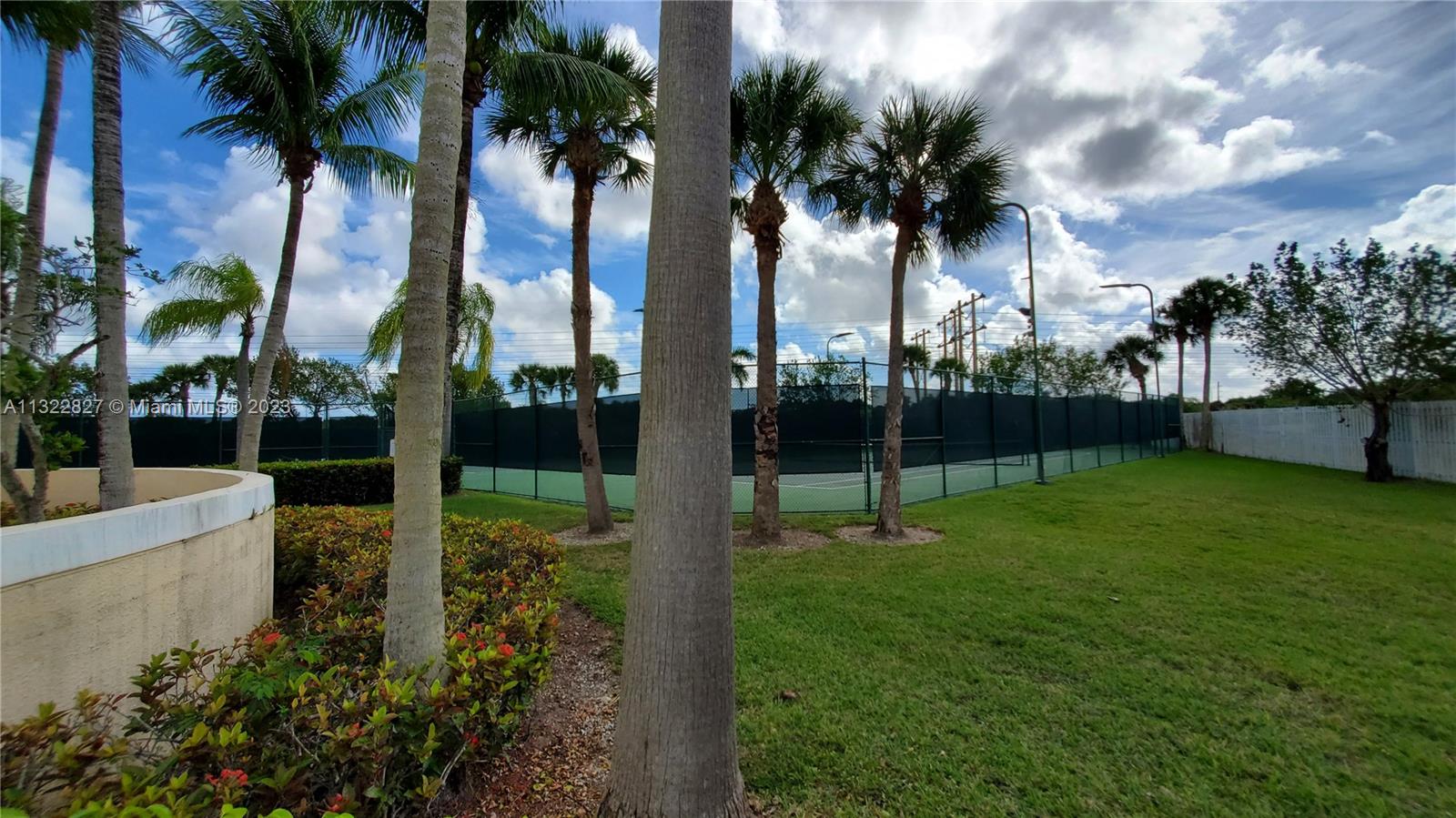 TWIN LAKE SHORES CENTRAL - Residential Lease