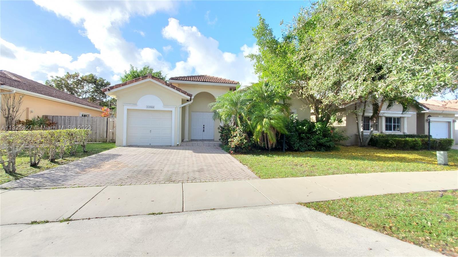 TWIN LAKE SHORES CENTRAL - Residential Lease