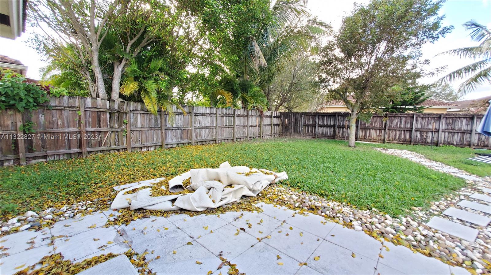 TWIN LAKE SHORES CENTRAL - Residential Lease