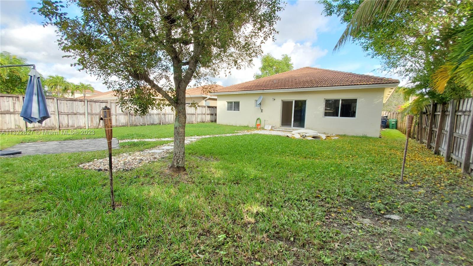 TWIN LAKE SHORES CENTRAL - Residential Lease