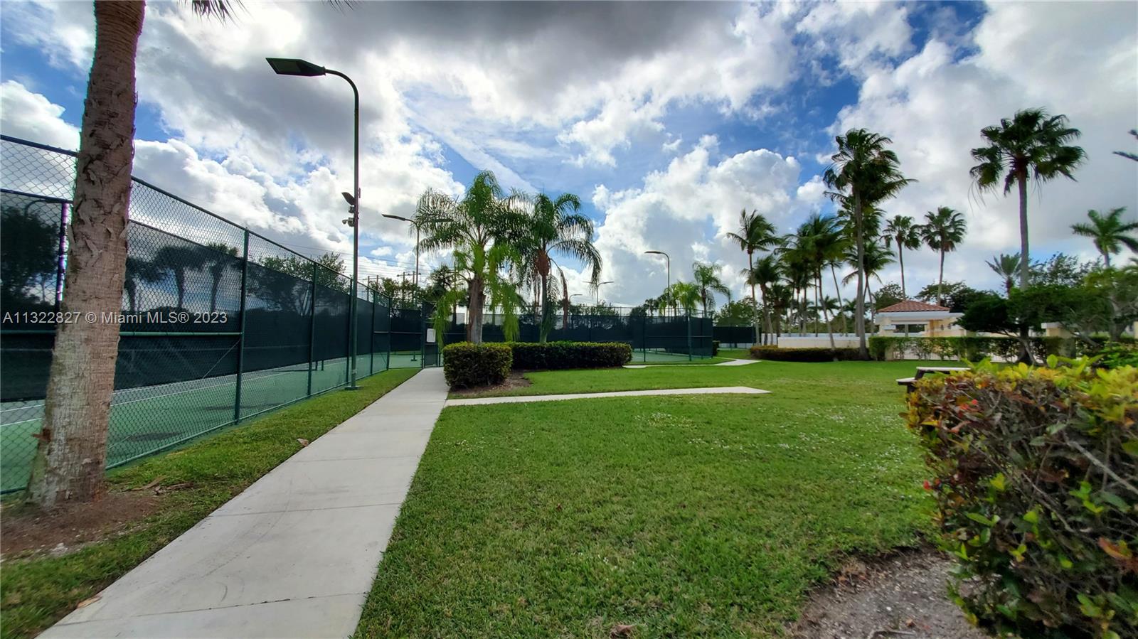 TWIN LAKE SHORES CENTRAL - Residential Lease