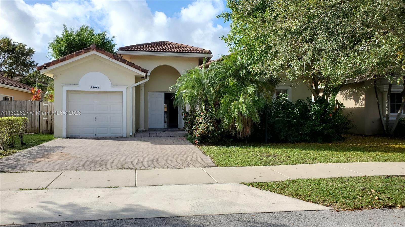 TWIN LAKE SHORES CENTRAL - Residential Lease