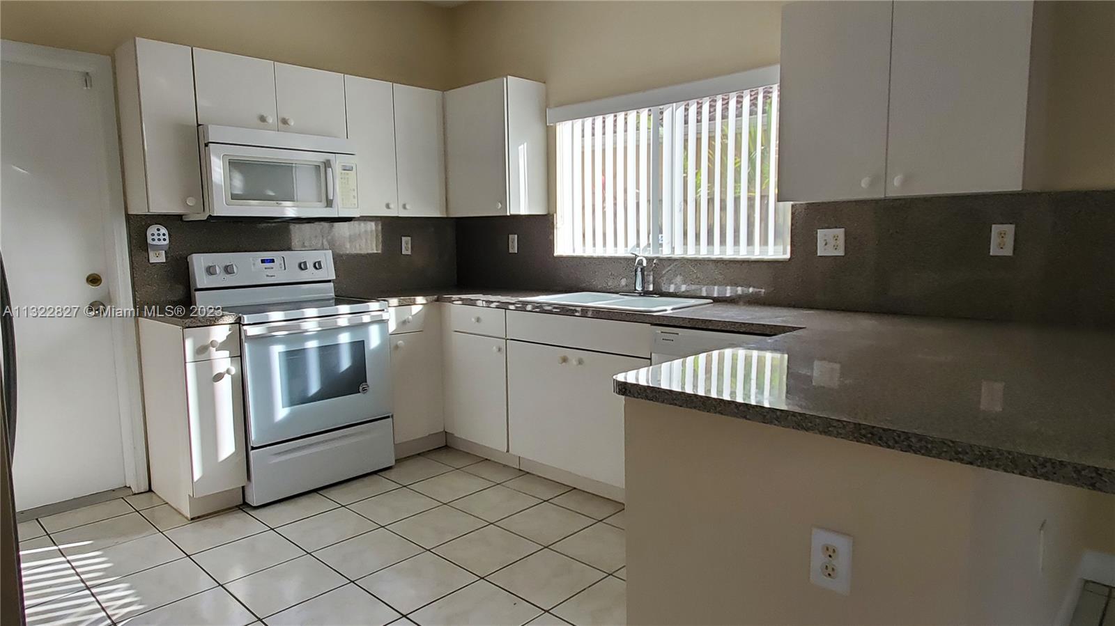 TWIN LAKE SHORES CENTRAL - Residential Lease